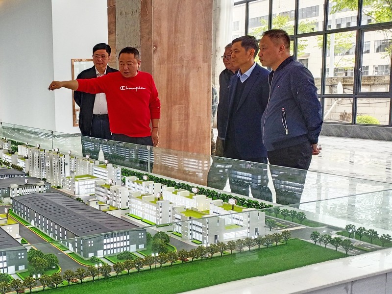 樂平市政協(xié)黨組書記、主席潘賽新，樂平市工業(yè)園區(qū)黨工委書記梅原一行蒞臨婺源萬景眾創(chuàng)